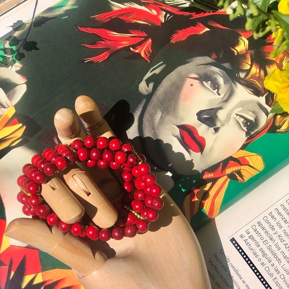 Set of Two Multi-strand Howlite-like Beaded Bracelets - Picture 6 of 9